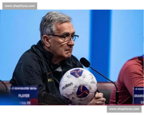 韩乔生激情解说苏超扬泰德比，两万球迷见证经典再现